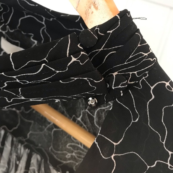 Blouse - Picture 2 of 3